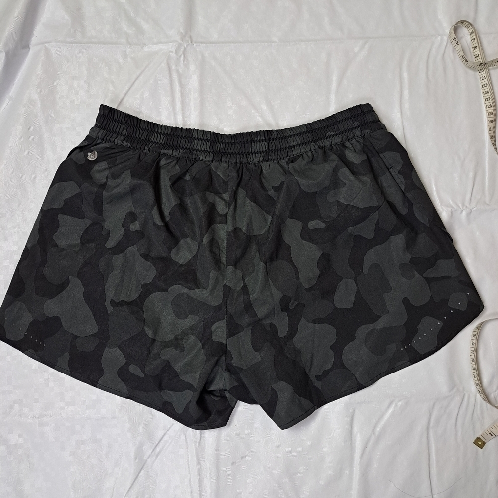 𝅺Zella Camo‎ Print Athletic Shorts - Picture 7 of 7